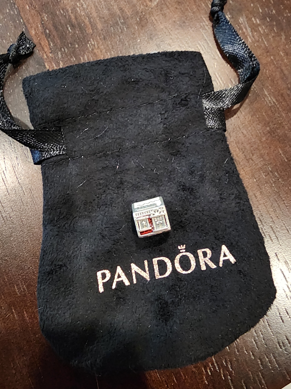 Pandora *retired* Santa's House Charm